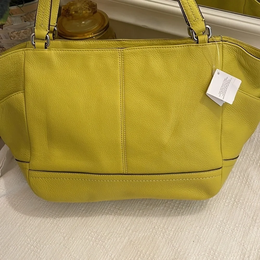 COACH - leather park Carrie tote- F23284-NWT - Picture 2 of 14